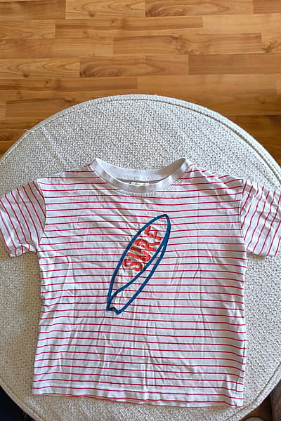 Striped surf graphic cotton tee by Sfera — pre-loved on Thrifted.mt