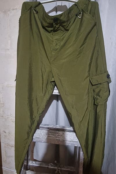 Khaki Green Cargo Trousers — pre-loved on Thrifted.mt